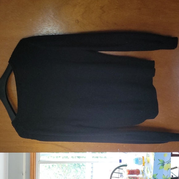 Classic Vneck sweater size L - Picture 4 of 4